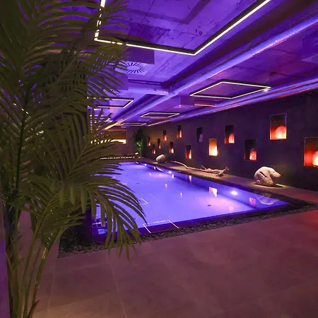 Апартаменти Azur Panorama Pool &