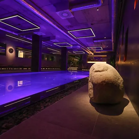 Апартаменти Azur Panorama Pool & *