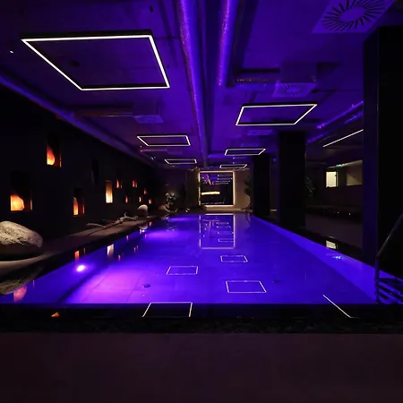 Апартаменти Azur Panorama Pool & *