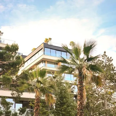 Azur Panorama Pool & Апартаменти *