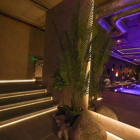 Апартаменти Azur Panorama Pool & *