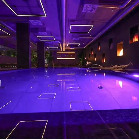 Апартаменти Azur Panorama Pool & *